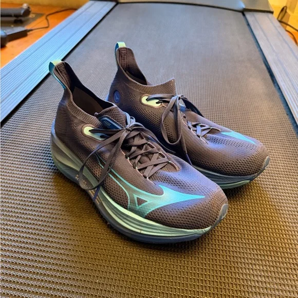 Mizuno Neo Vista - Picture 1 of 3